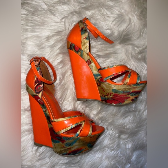 NWT
Alba
Orange Print Selina Heel/ Wedges - Picture 5 of 16